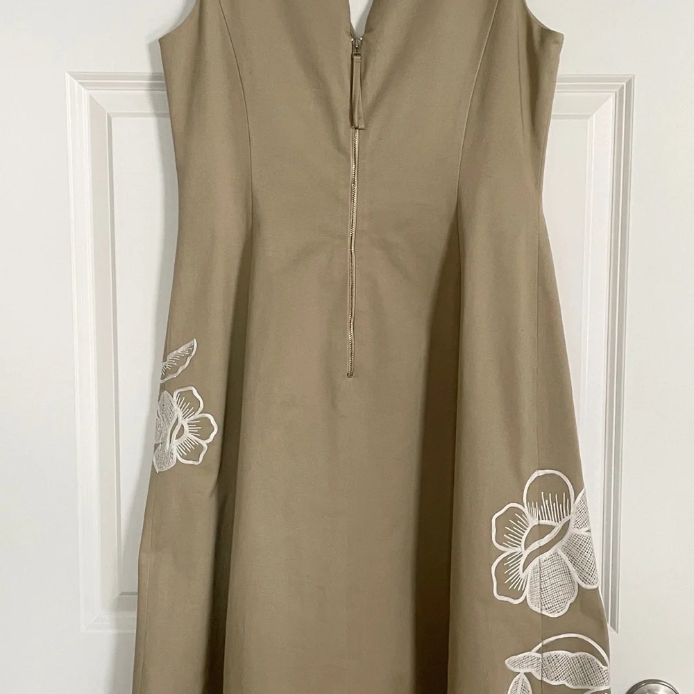 Carolina Herrera Floral Print Midi Dress with Embroidered Detail - Worn Once!! - Picture 4 of 7